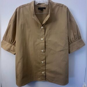 Banana Republic Women’s Short Sleeve Tan Button-Up Shirt